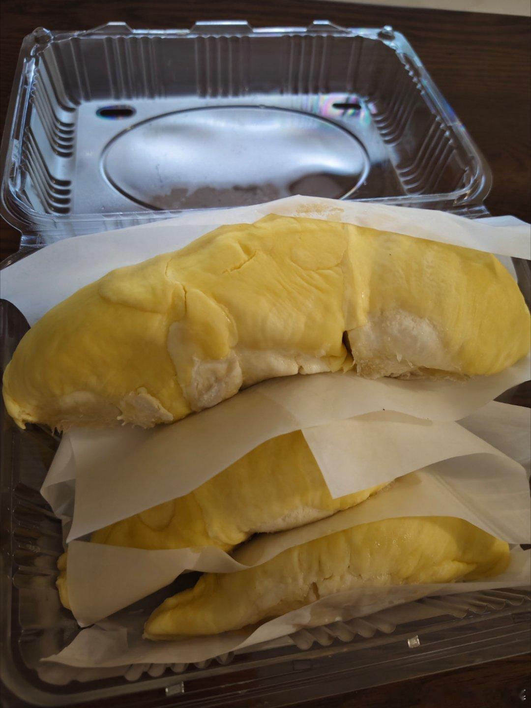 吃榴莲最佳的时间：就是现在。这一口下去，今晚的热量我承包了。🤫生活手记