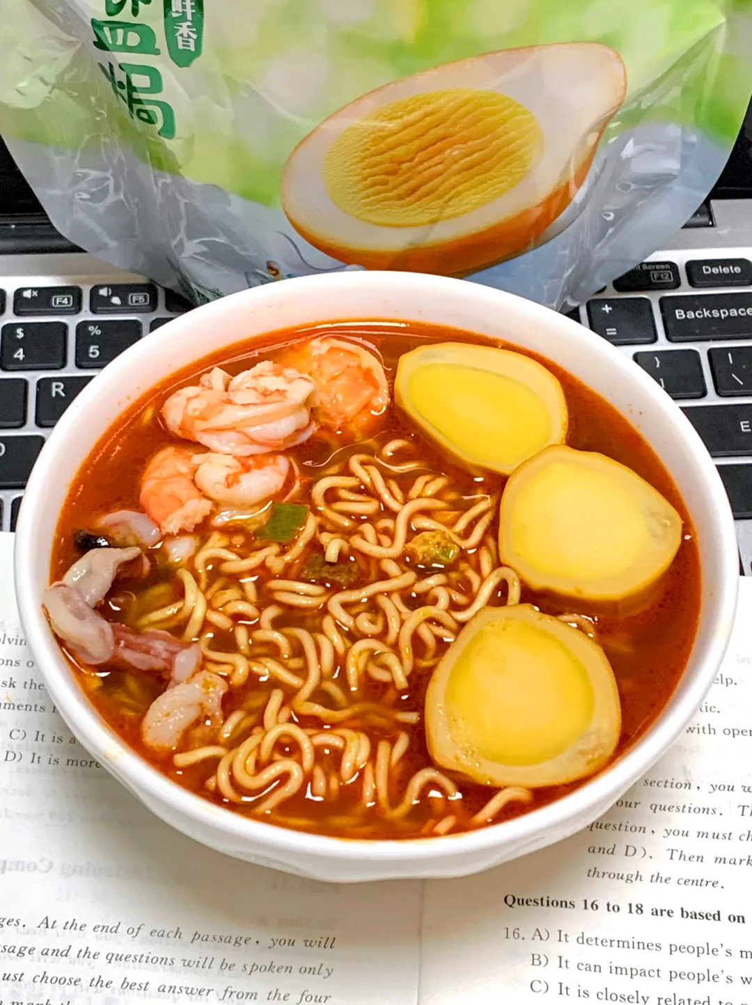 懒人5min速食！泡面加卤蛋了解一下