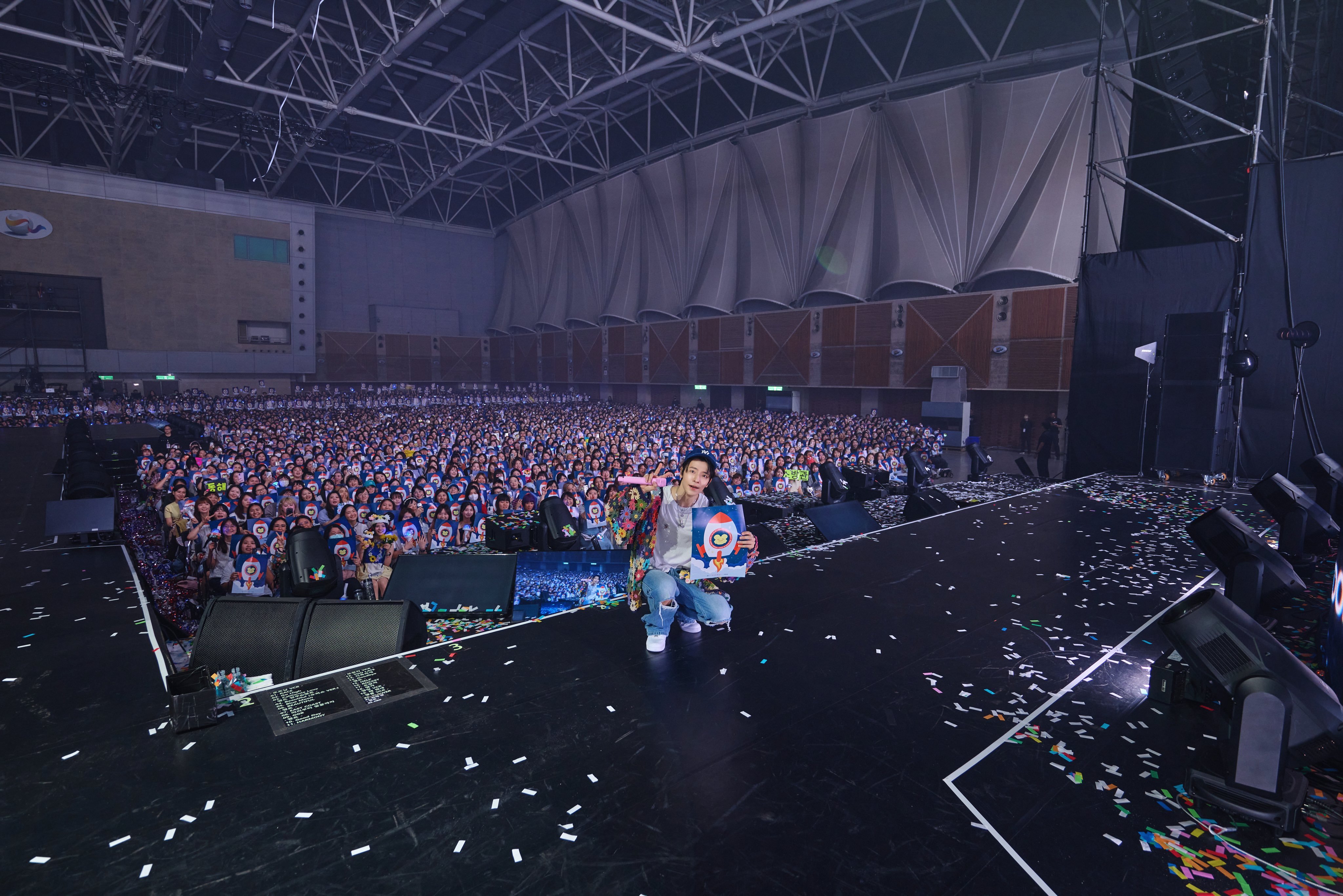 “CB百蓝_。260529 D&E official更新李东海 相关：[📸]2