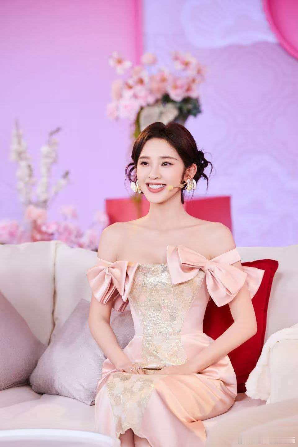 芒果没剪的真人秀唐艺昕自己发了芒果未剪辑真人秀太惊喜，唐艺昕大方分享日常！绝美国