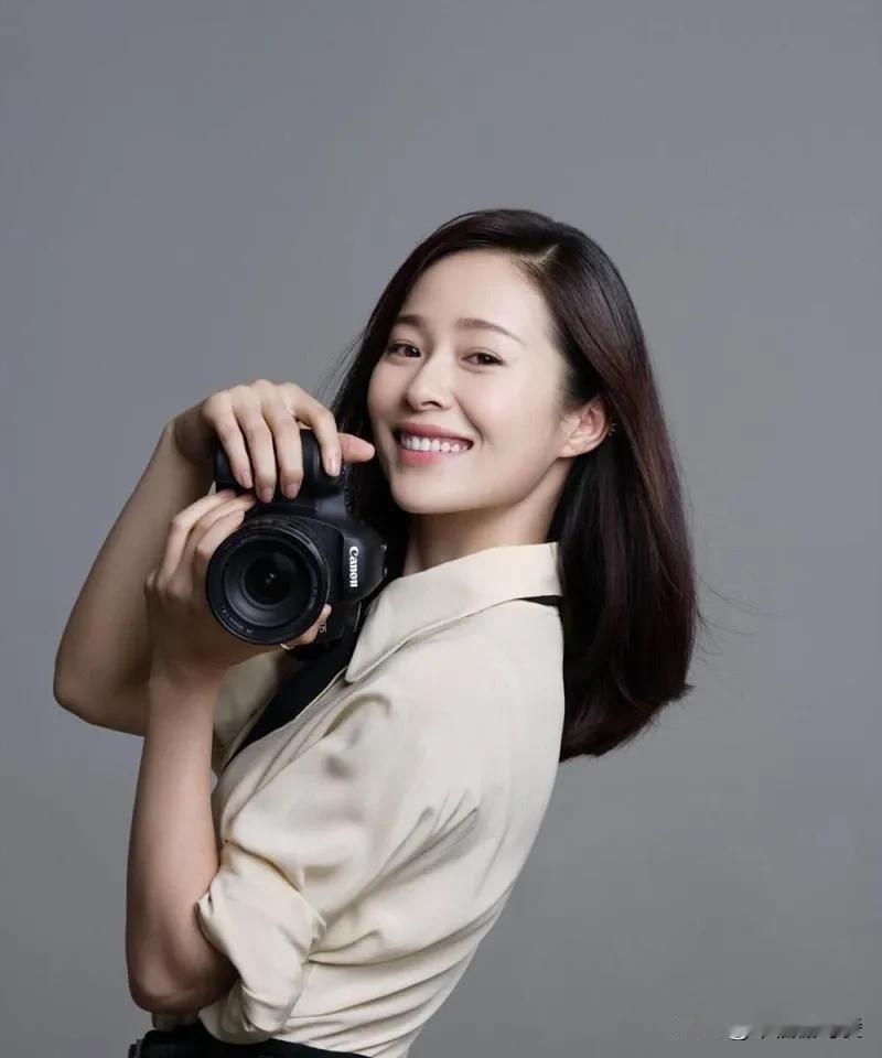 江一燕自曝离婚
是不是女人一到中年
婚姻、事业都会有点不如之前
还是说中年危机