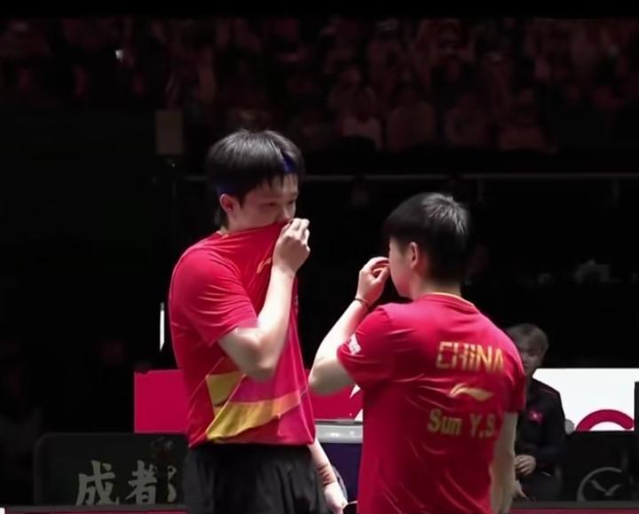 混团世界杯中国VS中国香港第一盘混双，王楚钦孙颖莎以3 - 0战胜黄镇廷杜凯琹，