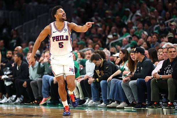 76人给格莱姆斯的球权真的偏低了一些。76人不可能靠5个人打球，更何况两个顶薪还