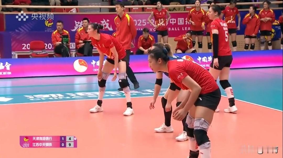 吴梦洁斩获27分，周页彤拿到18分，唐欣收获14分——这是昨晚江苏女排客场挑战天
