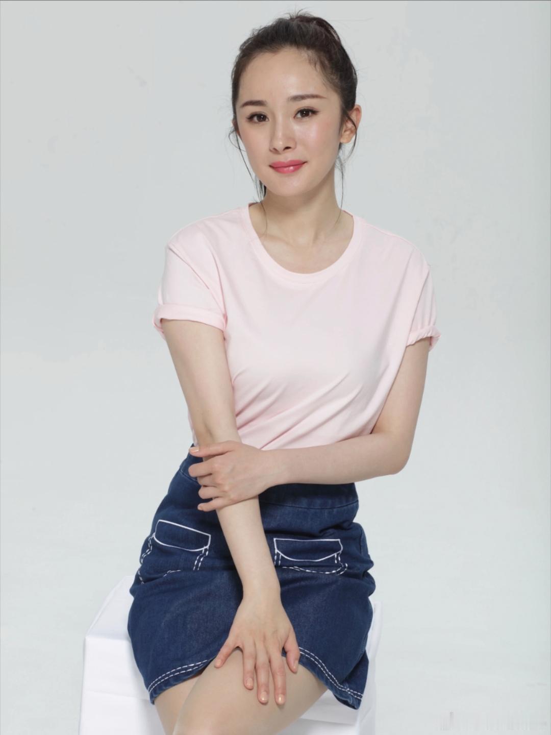 杨幂早期高马尾写真，好标致的一张脸! 