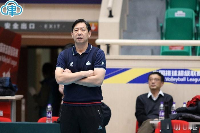 天津女排无缘全运会四强使得球迷将矛头对准王宝泉：他是“摘桃子”的。天津女排1-3