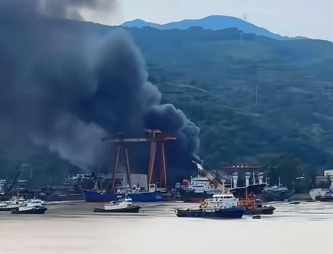 福安船厂爆炸带走一名23岁消防员，船舶维修行业把安全当成本、把侥幸当经验的日子该