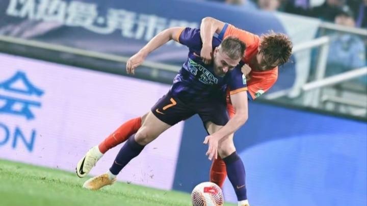 祝福吴兴涵，职业生涯末期能回到家乡球队，天津津门虎更需要你，作为山东泰山93一代