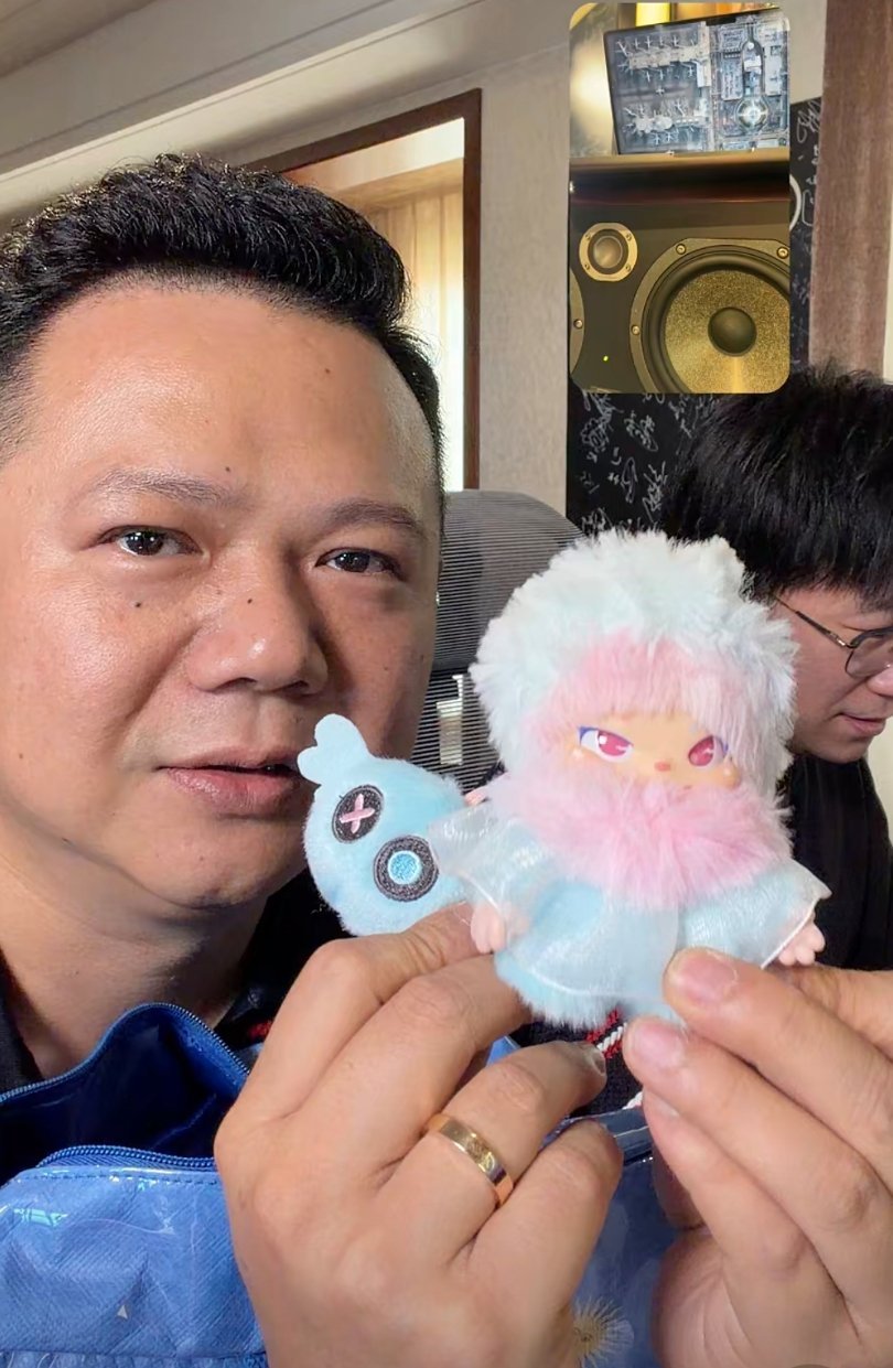 哈哈哈哈哈哈 这个花少娃娃和李超好像 ​​​