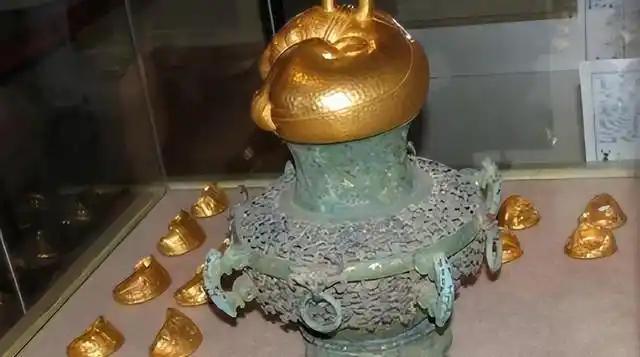 1982年，一名老农将40斤黄金全部捐给国家，捐完之后才突然发觉，原来装黄金的那