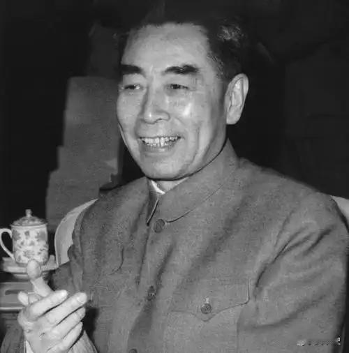 周恩来总理：规章制度方面的繁琐哲学来探于唯心主义和形而上学，学了苏联的教条主义。