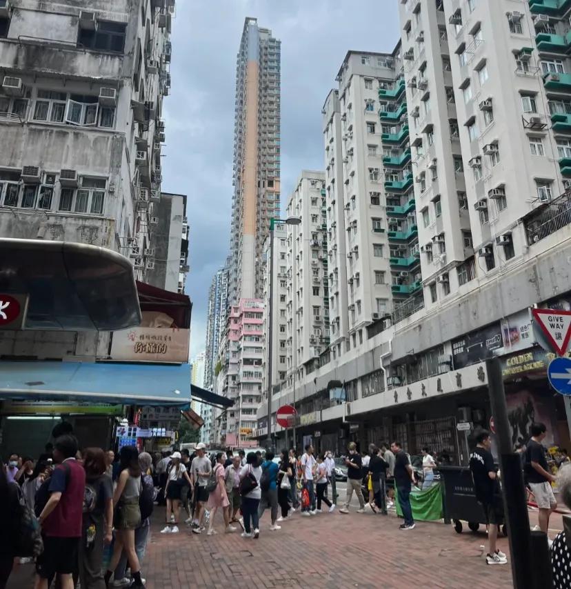 广州大学城的朋友们看过来!
如果你们要去香港一定要试试这条路线...庆盛站→深圳