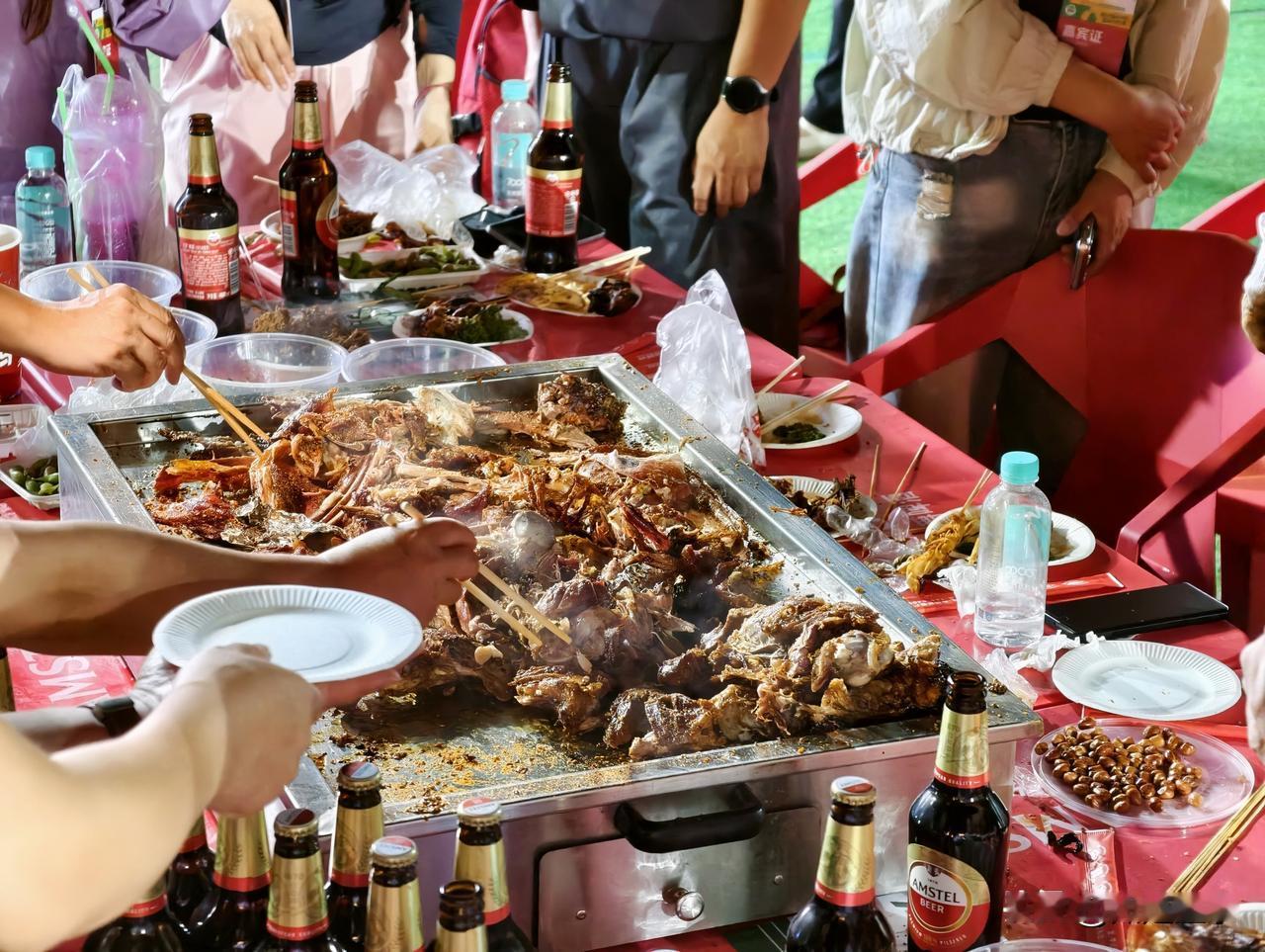 逛老北市烧烤大赛，我居然吃到了香喷喷的烤骆驼肉！
 
2026沈阳烧烤烤肉技能大