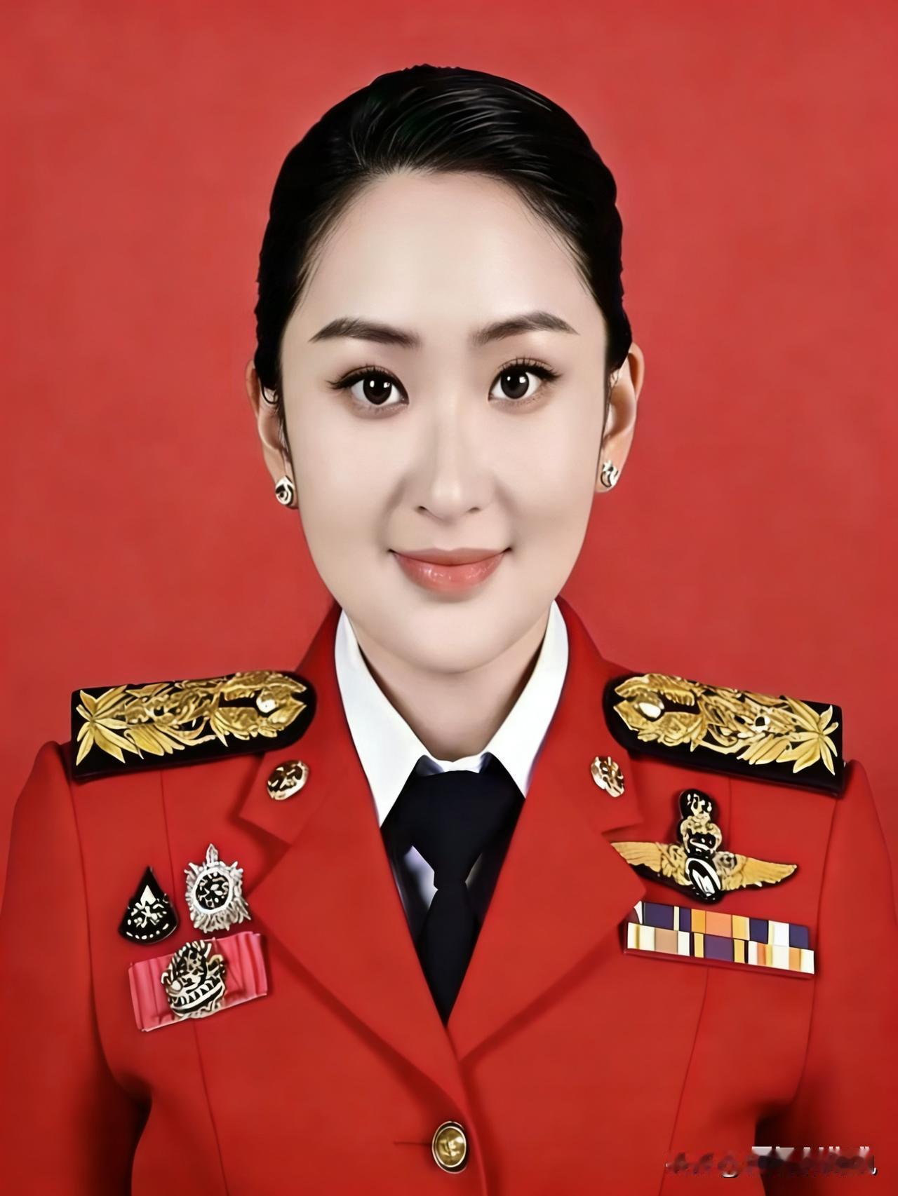 泰国政坛又掀波澜！
 
12月24日，泰国看守总理阿努廷在自豪泰党竞选政策发布会