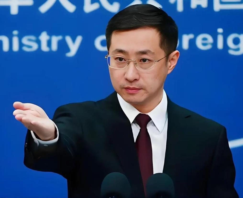 外交部记者会，一个日本记者站起来，话筒递到嘴边。他说，我们日本的“地球号”钻探船