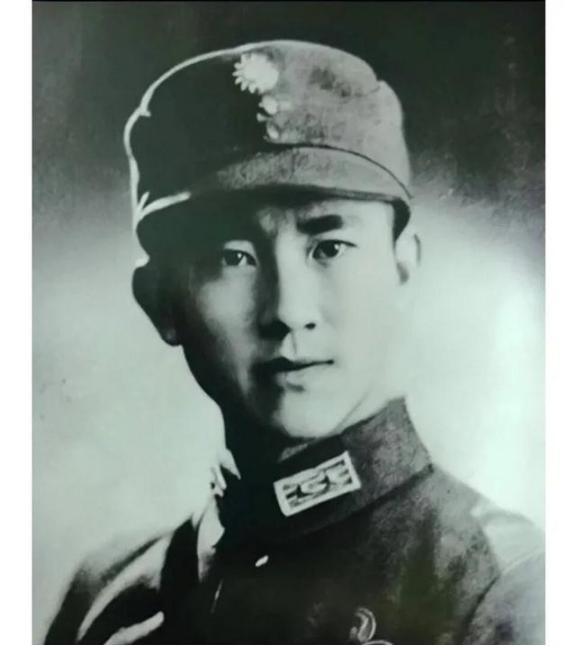 1934年，大特务王天木和手下在北平逛妓院时，打死了一个醉汉后装入箱子。案发后，
