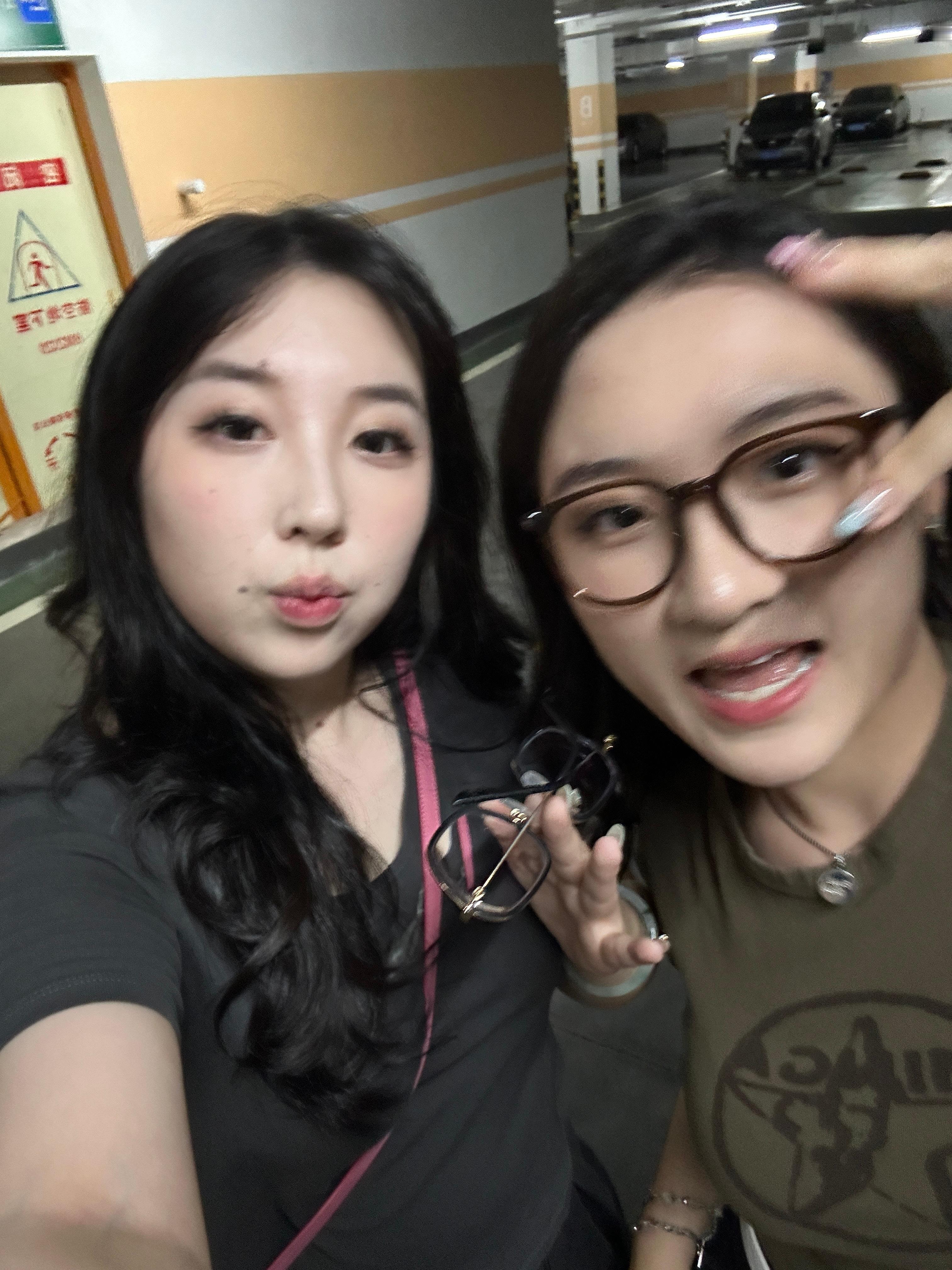 和我妹去看马师咯✌🏻✌🏻✌🏻 ​​​