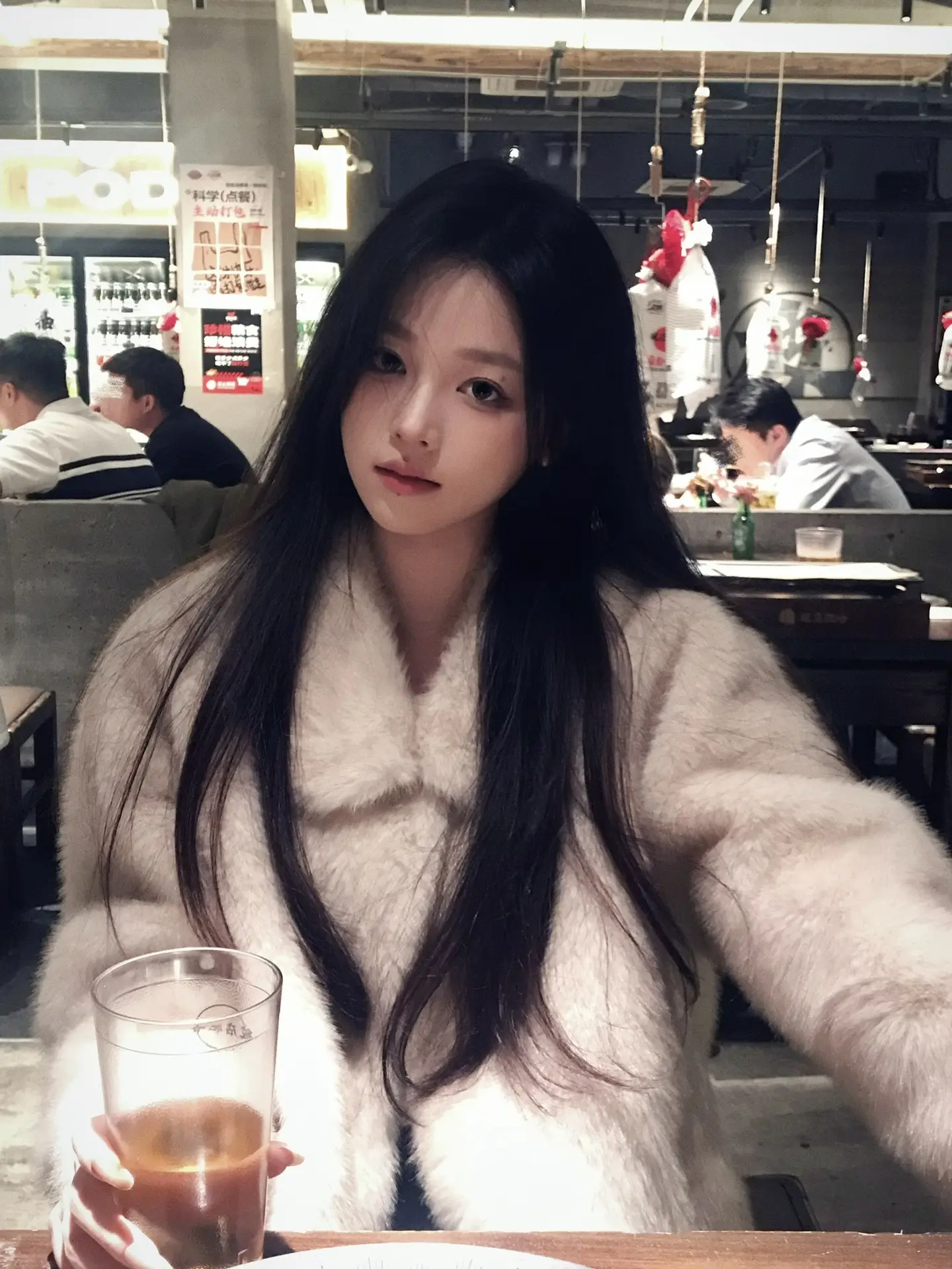 能不能蒙上眼睛就可以不伤心。