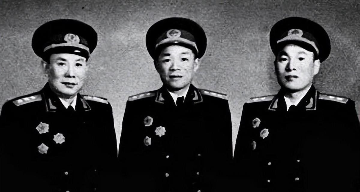红四方面军炊事班的班长后来是中将，而两名背锅战士却都晋升为上将帅才！
1933年