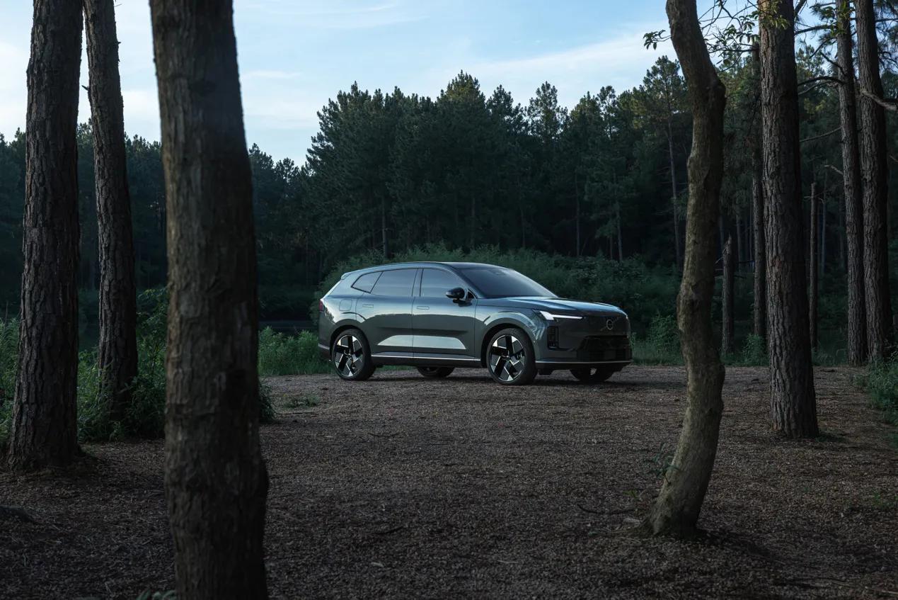 安全与智能并行，沃尔沃全新XC70给造车新势力上了一课。
 
当不少造车新势力将