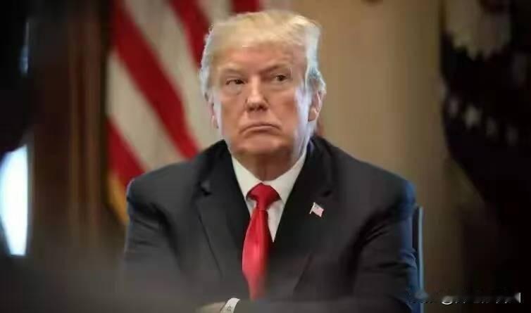 特朗普首次出来表态！特朗普仅仅回应了一句话！特朗普公开表示，对于中国军演，他本人