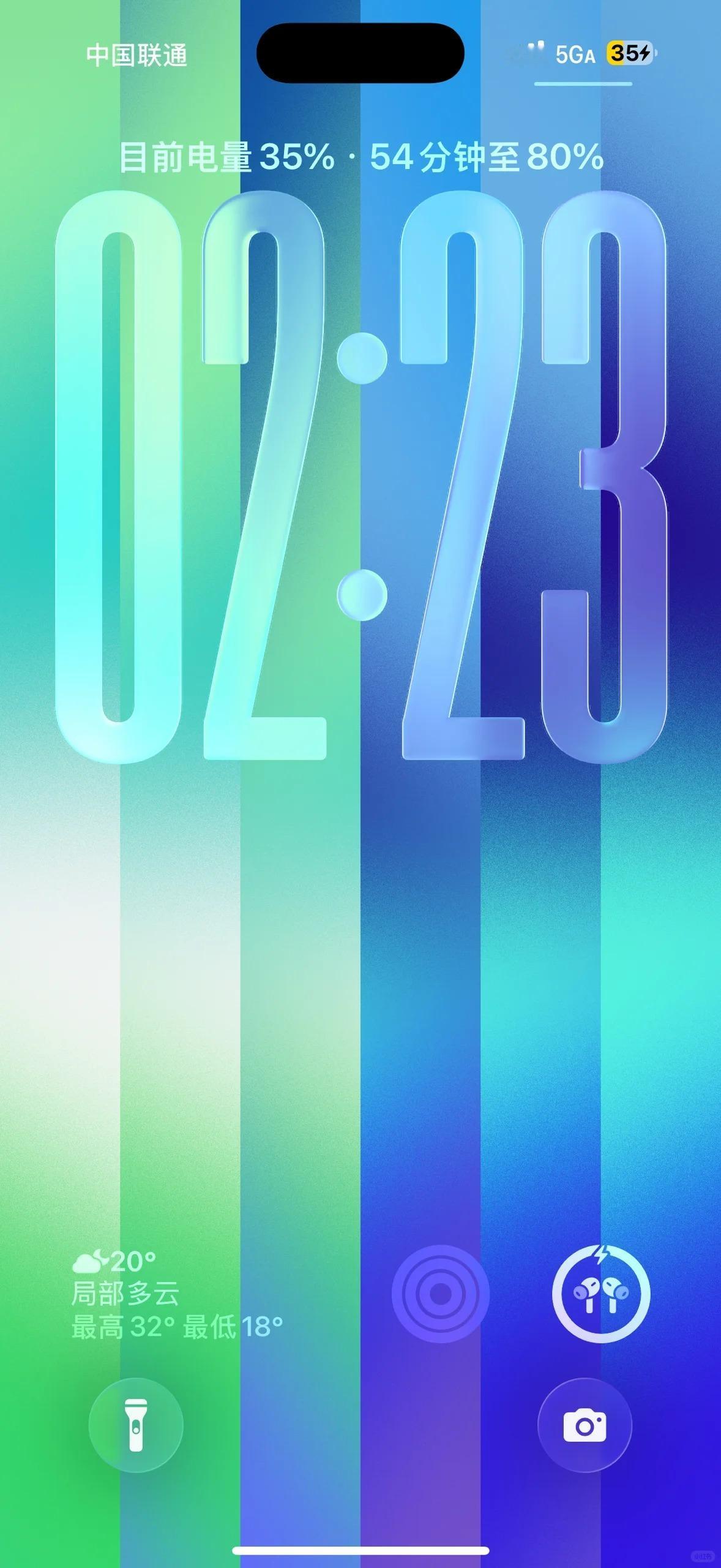 iOS26.5正式版发布 新版本也就这个「彩虹流光」壁纸有点意思，不过我有点担心