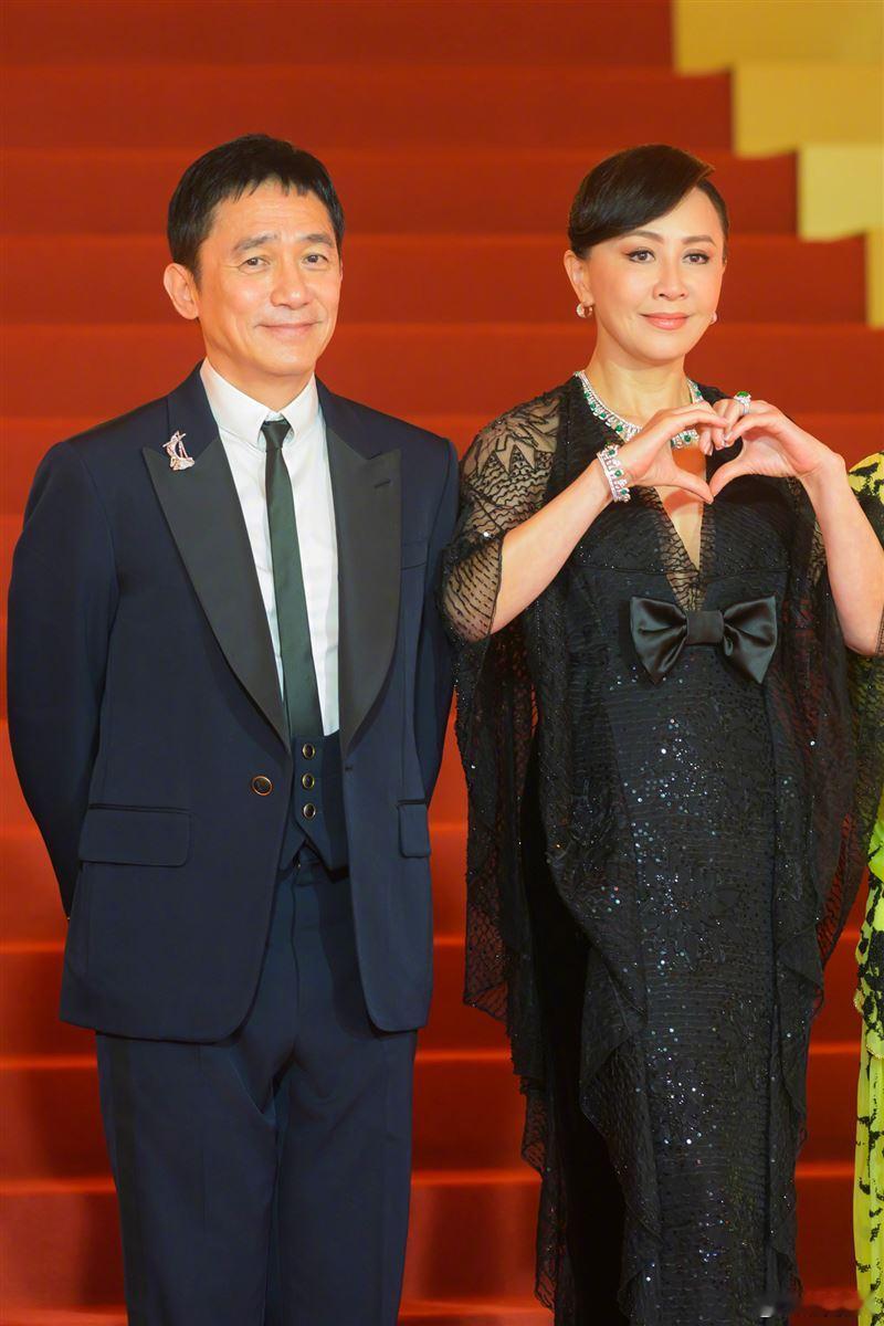 刘嘉玲吐槽梁朝伟生活不能自理刘嘉玲曝梁朝伟生活不能自理 真没想到梁朝伟连换灯泡都