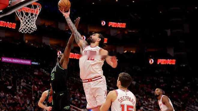 按照目前的消息，休斯顿火箭内线老将史蒂文-亚当斯（Steven Adams）遭遇