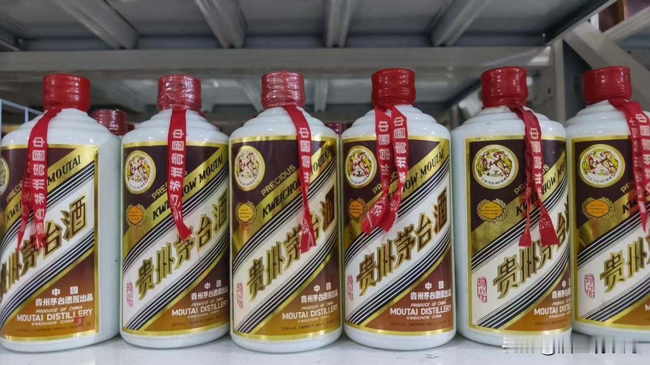 茅台发展历程中，长期面临三类困境：特殊时期重产量轻质量导致连年亏损；宏观经济波动