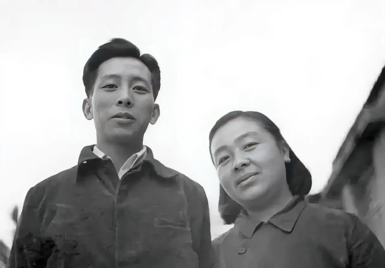 1937年，33岁女作家丁玲爱上20岁的下属陈明。陈明嫌她太老，情急之下娶了一个