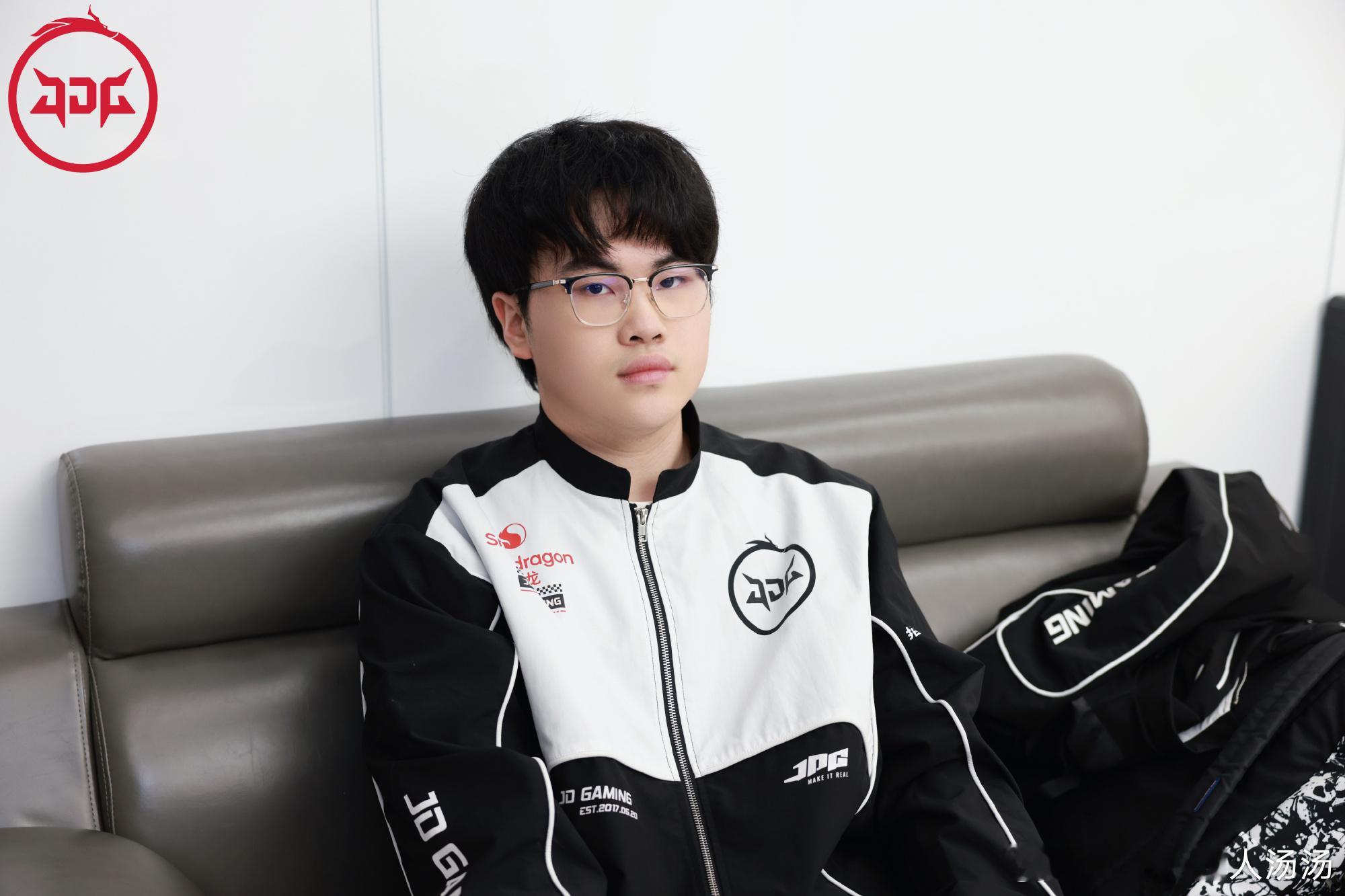 JDG首次晋级联赛胜决突破过往的上限，JDG迎来队史高光时刻。4‑2拿下胜利闯入