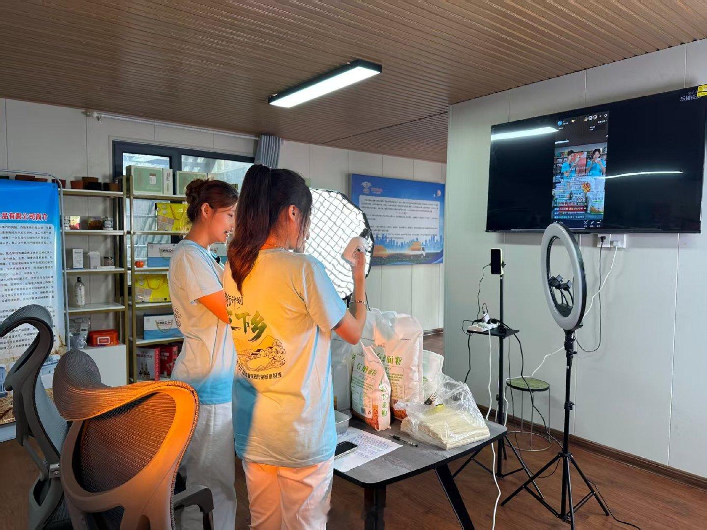 【枣庄学院“城心承意·匠韵相传”社会实践团2026年暑期三下乡纪实：深耕西岗产业