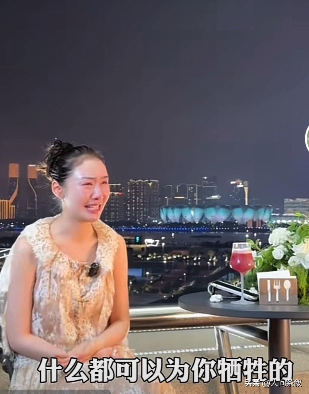 不理解陈露。起初挺同情她，毕竟一个女孩付出8年的感情，分手了不甘心很正常。可今天