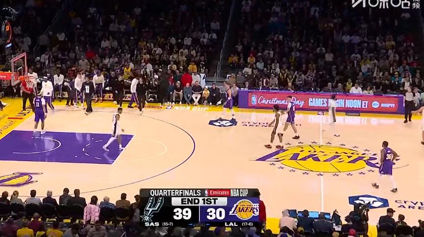 湖人现在这个比赛真是，攻没人家厉害，守也守不住。。。。。还不如照上个月那么打呢。