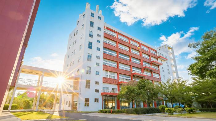 【南沙这所民办高中今年有大变动！长沙长郡中学加持】位于南沙慧谷西区的广州市新亚高