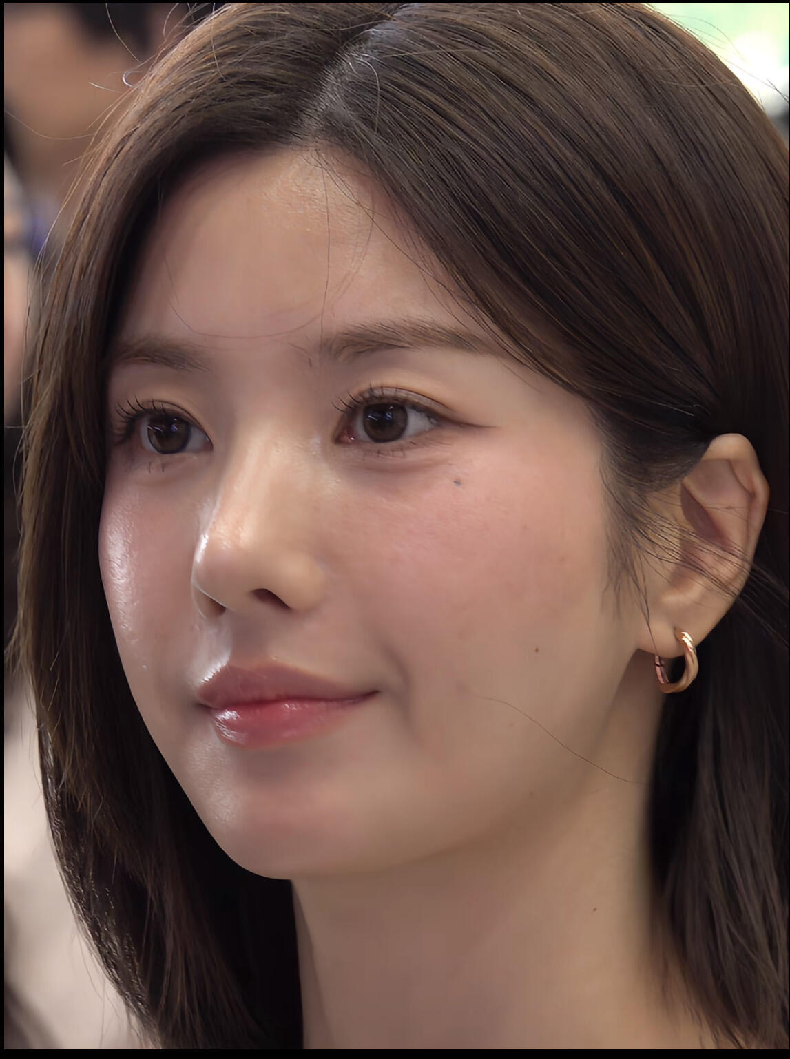 韩女现实生活中化的韩妆不过需要五官完美 嫩到和鸡蛋一样的皮肤 只需要淡淡的无花果