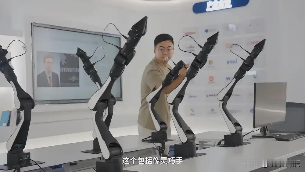 很多人误以为AI算力比拼只要造出高端芯片就赢了，听完张亚勤院士的解读才知道大错特
