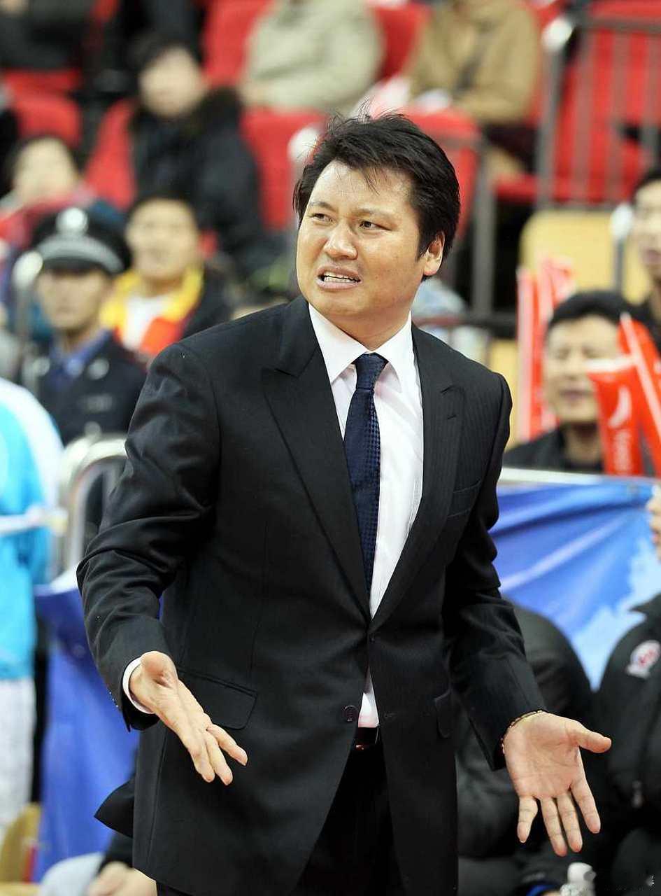 看到wuli姜正秀指导再站主教练帅位，有种重回海洋大学的穿越感。冬日的栈桥寒风轻