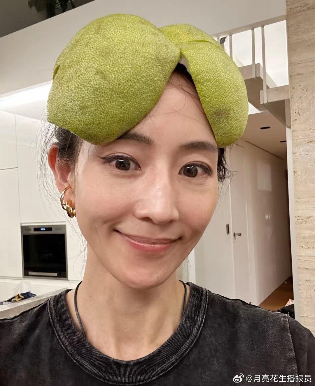 张钧甯估计烦透了！她烦的不是自己没戏拍，也不是因为新规要求改名，她烦的是自己用了
