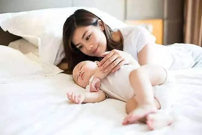 离谱言论遭封禁！博主称米糊能完全代替母乳奶粉，喝奶粉宝宝会水肿，靠谱吗？

最近
