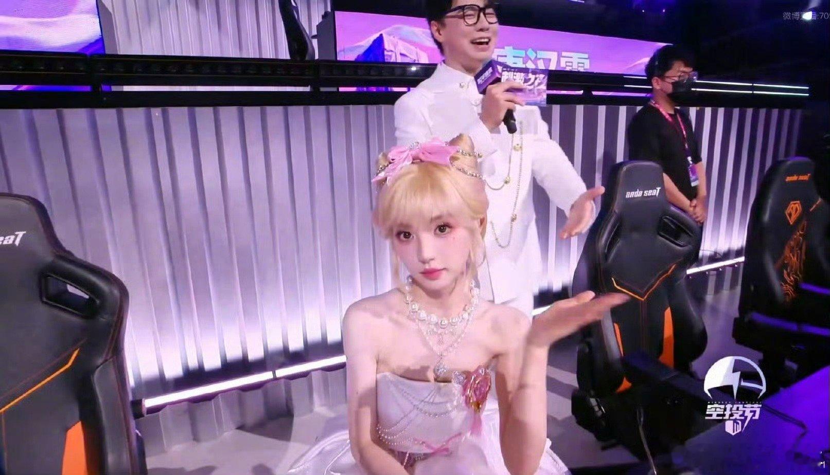 华晨宇宋茜田曦薇虞书欣，哥哥姐姐们真的好萌😘 ​​​