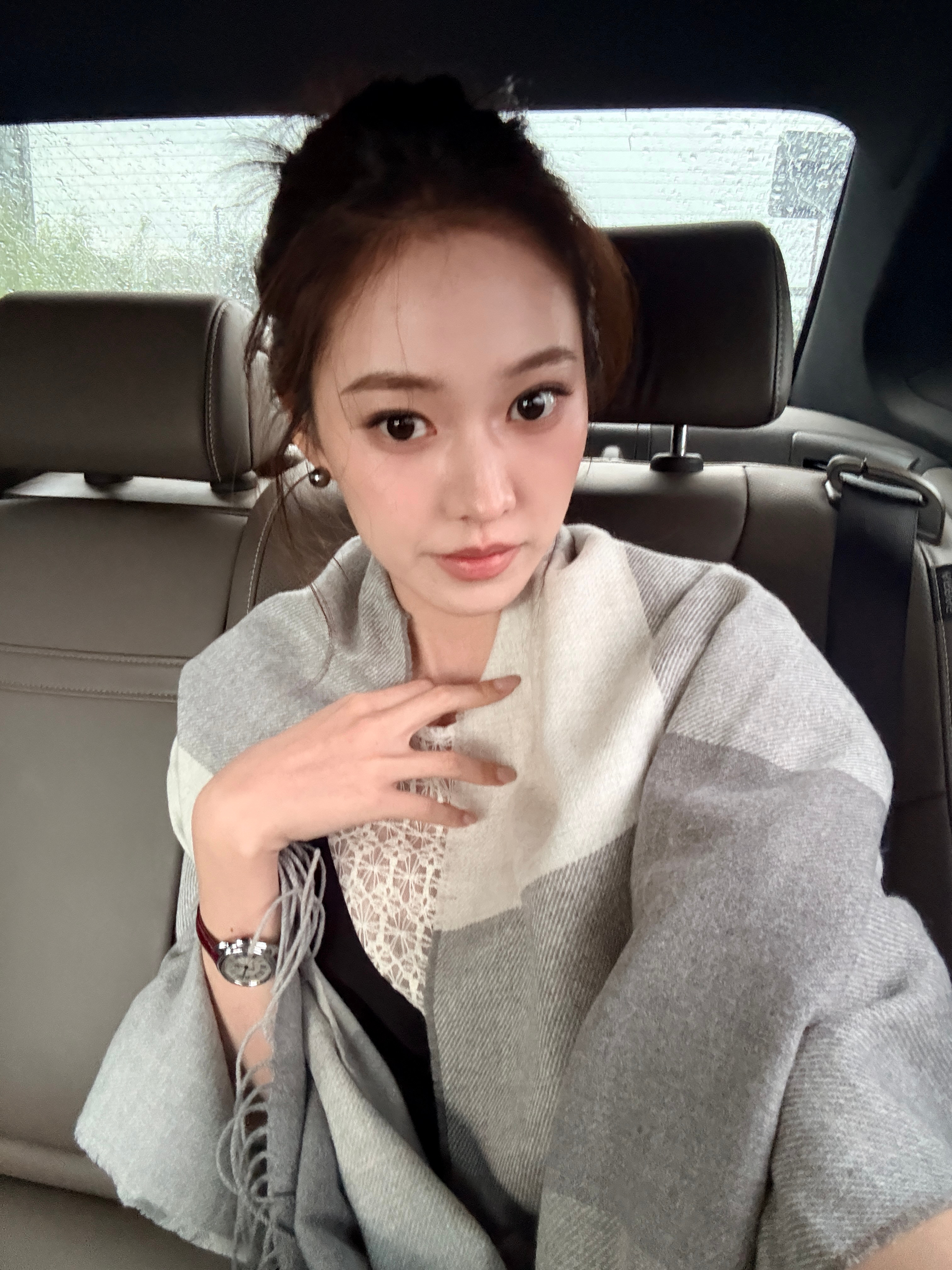 后续：真在美团上叫了个MUJI的披肩外卖依然很冷… 
