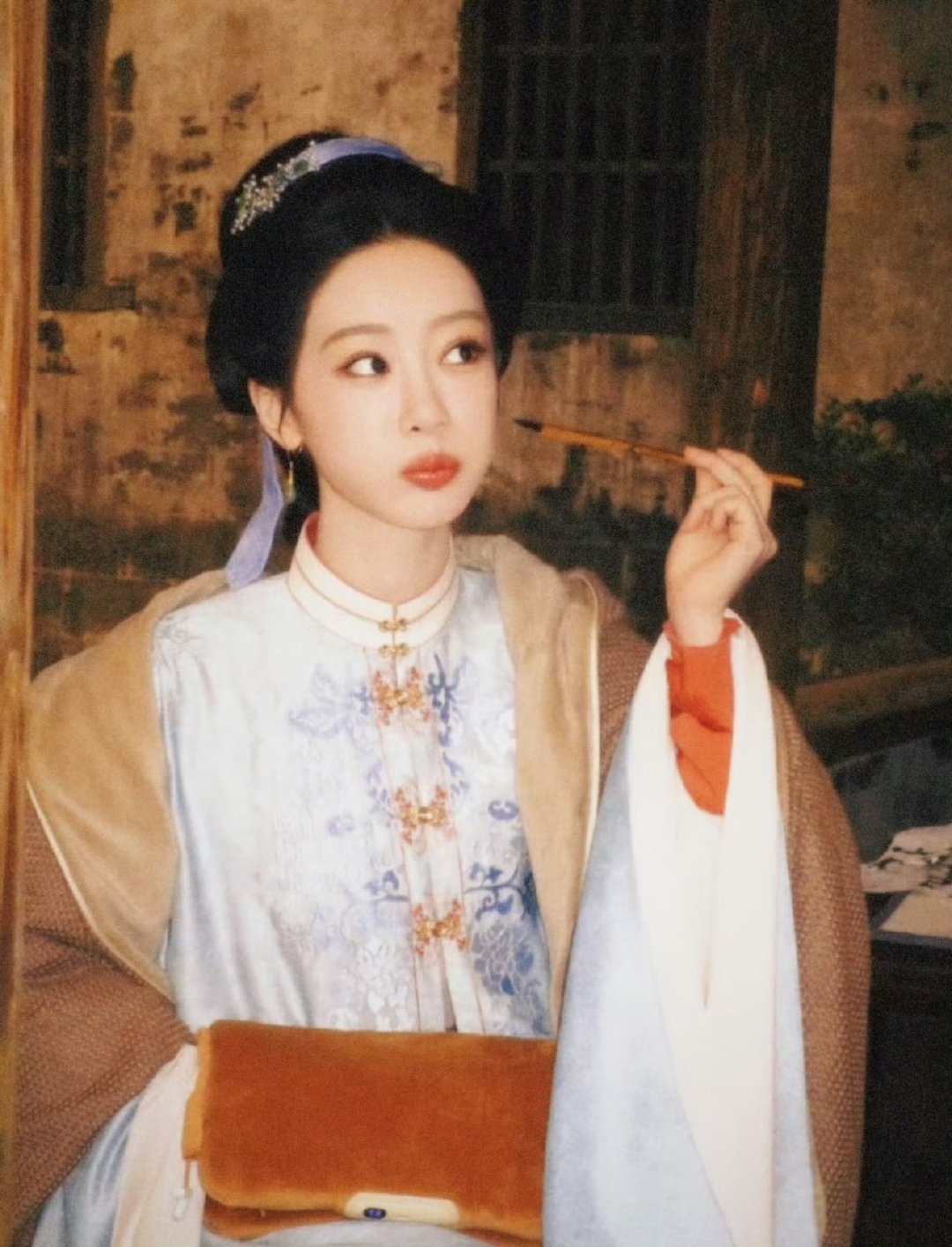 杨紫又一个人生角色出现了 祯娘真的太好哭了！为了制墨，雨水、泪水、汗水混在一起，