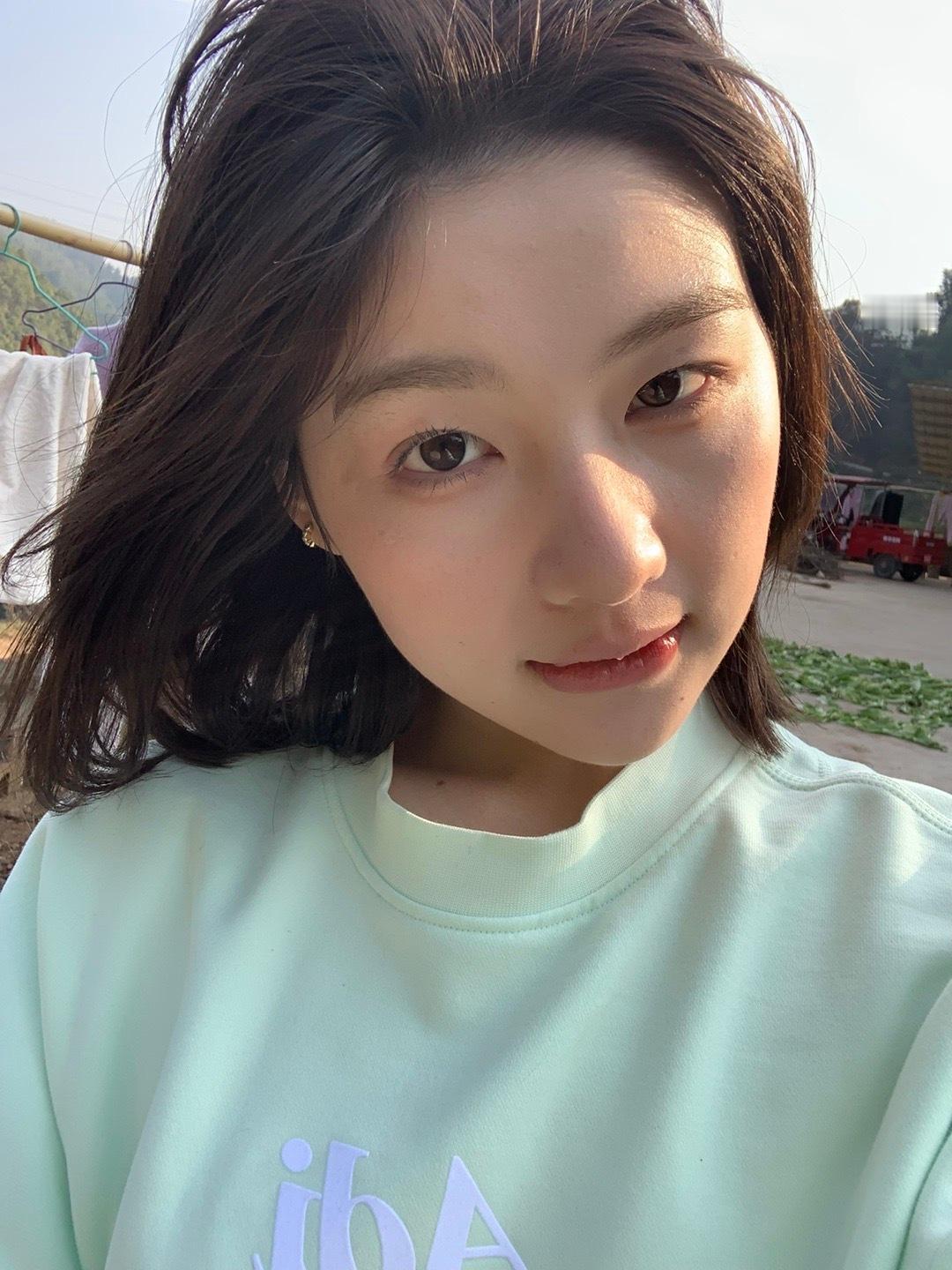 在老家不敢跟你打视频 我怕你听到鸡叫会嘲笑我