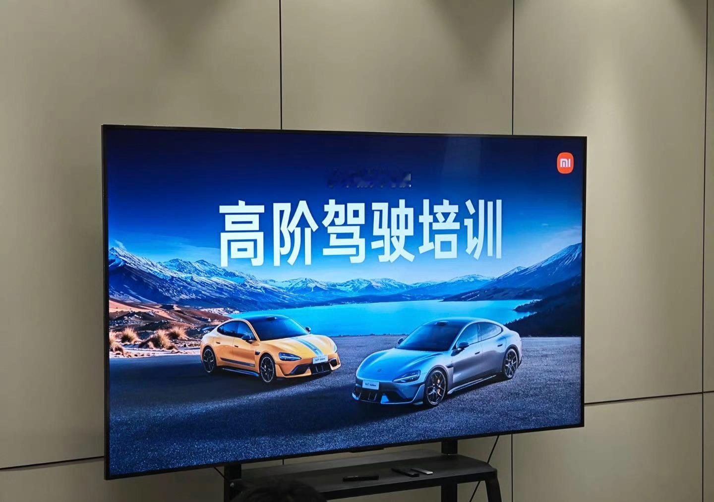武汉交警再次点赞小米高阶驾驶培训，之前我就说过，高阶驾驶培训通过理论+实践结合，