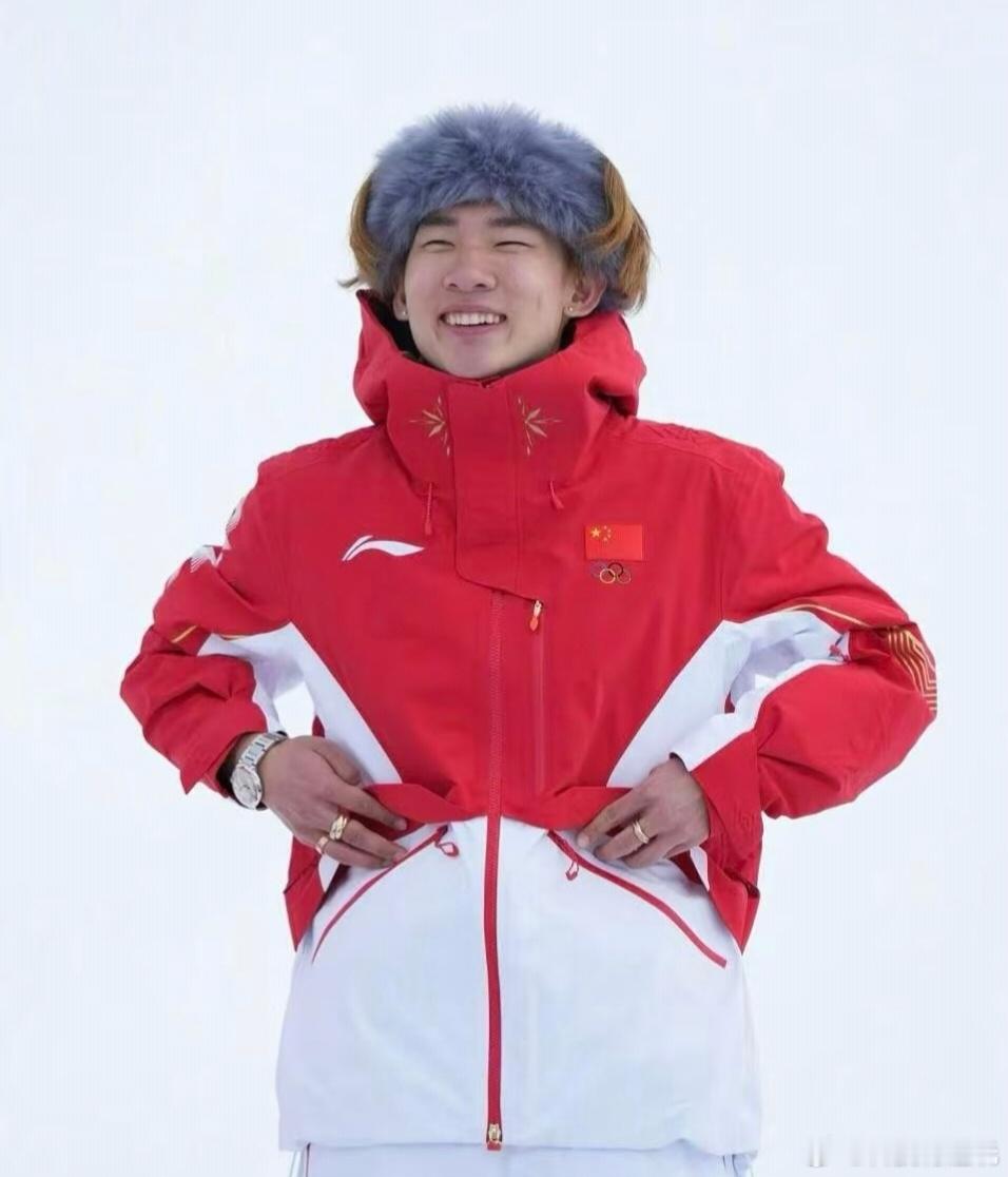 苏翊鸣 为了露表手忙脚乱祝贺小鸣同学顶住各方压力摘得冠军，为中国体育代表团在本届