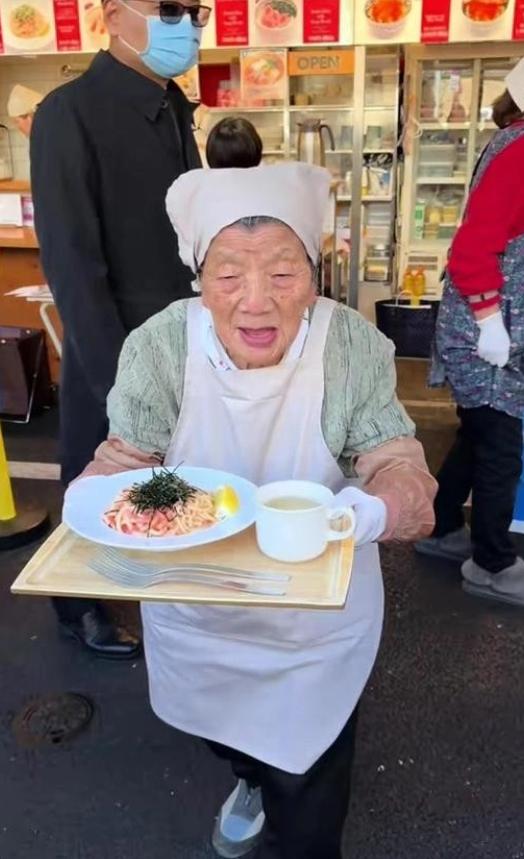 2023年，日本专家建议老人集体切腹自尽，日本网友竟然表示完全同意！在日本老人已