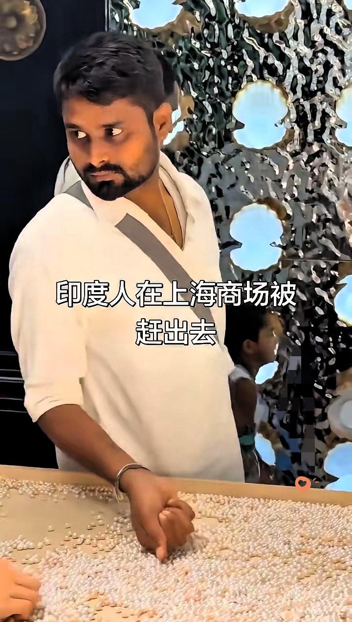最近上海一家商场里，一对自称印度高种姓“婆罗门”的恋人被老板赶出去了，这事儿可太