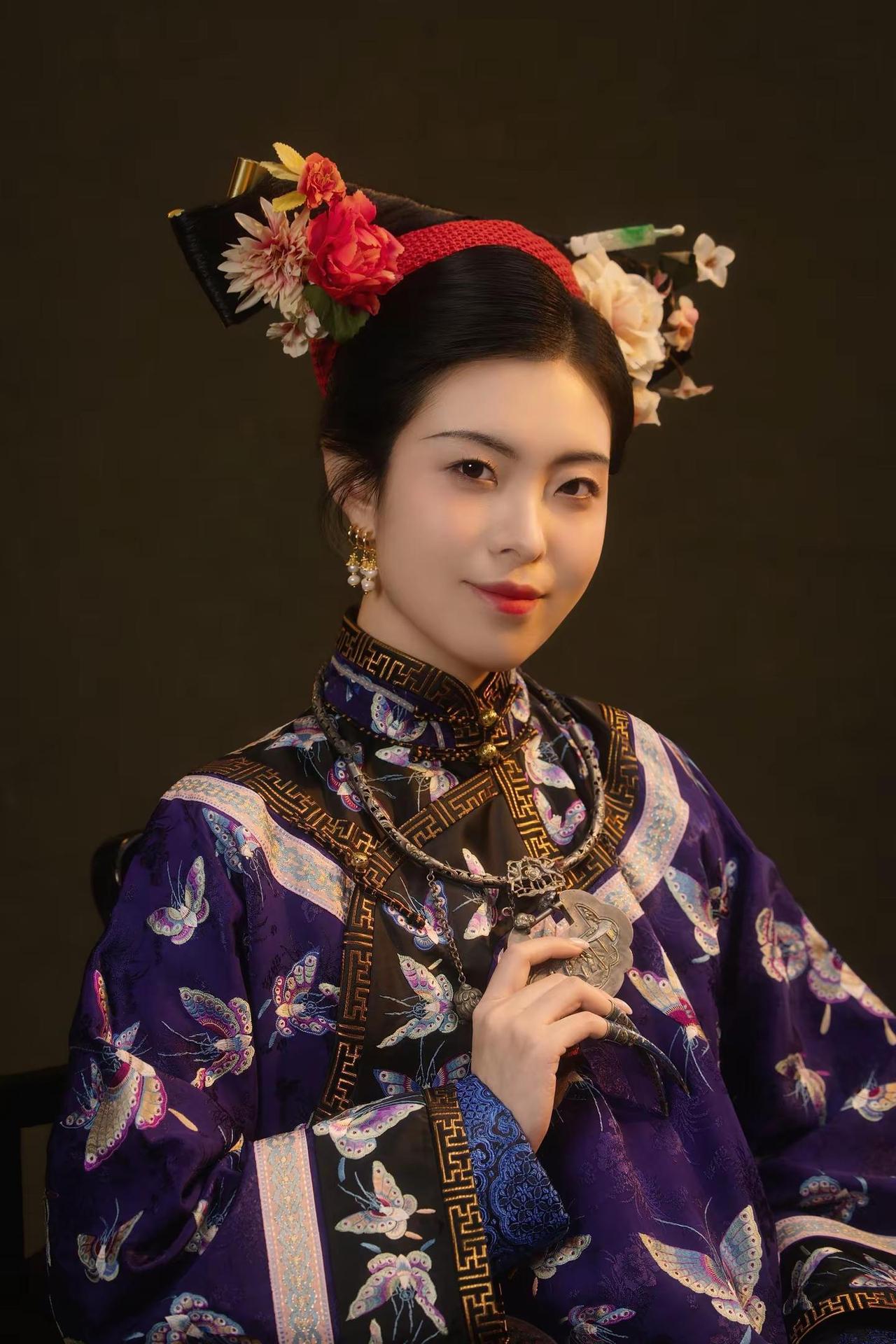 人生若只如初见。更一个清晚期民国造型美衣：@溪山亭中国风轻奢定制 清代 清代服饰