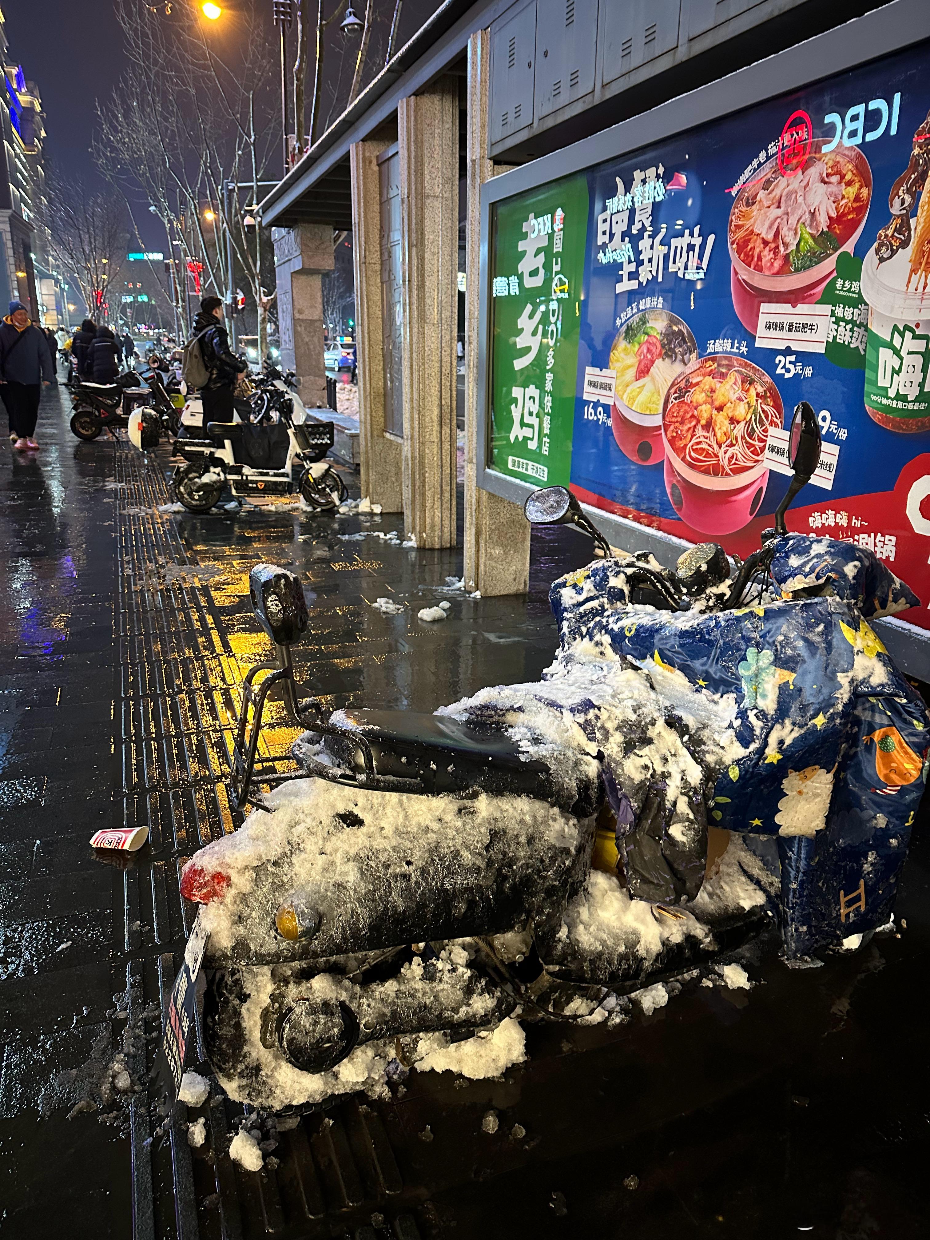 摩托车在包裹着一层糖霜  ​​​